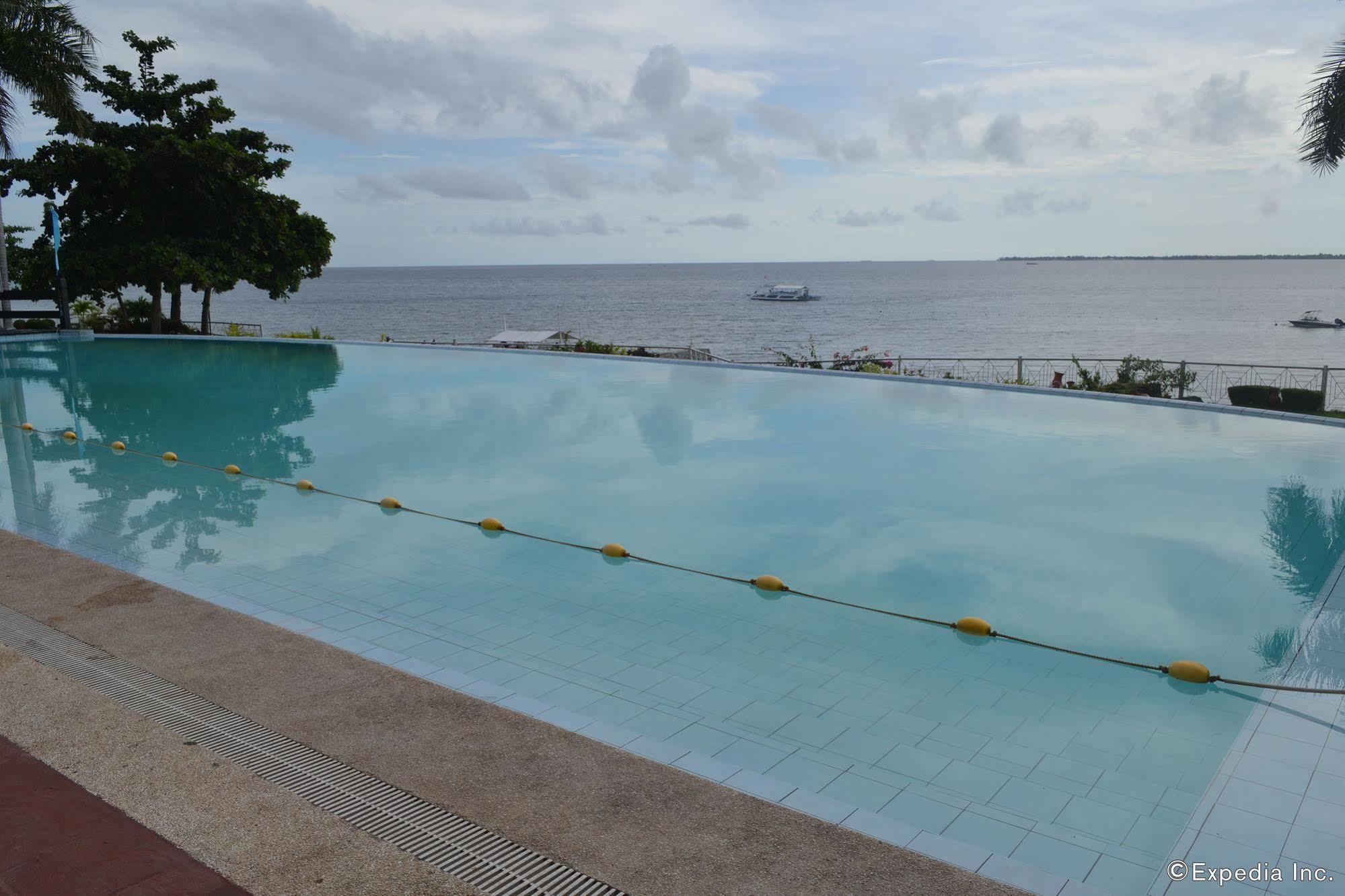 Vista Mar Beach Resort And Country Club Мактан Экстерьер фото